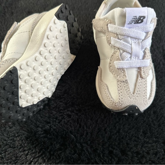 New Balance Gray and White Sneakers Retro-Inspired Design - Picture 7 of 8